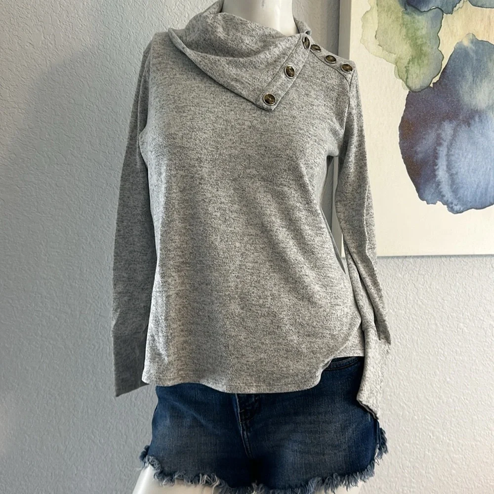 89th + Madison Gray Soft Light Weight Sweater - Picture 3 of 10